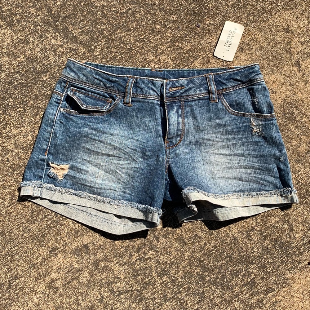 NEW Forever 21 Junior size blue Jean shorts, just your style.